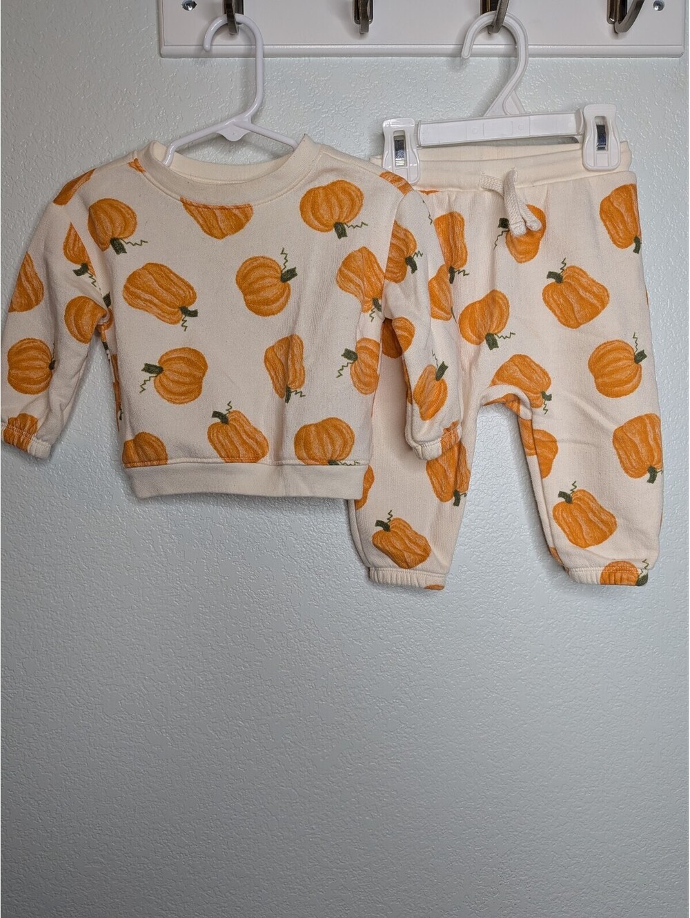 Old Navy pumpkin print outfit 6-12mo sweats and sweatshirt